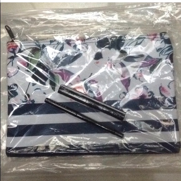 3-Piece True Color Makeup Bundle - Picture 3 of 3